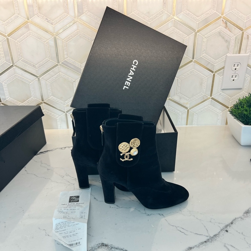 Chanel black heeled booties only worn 2x size 36 size 7